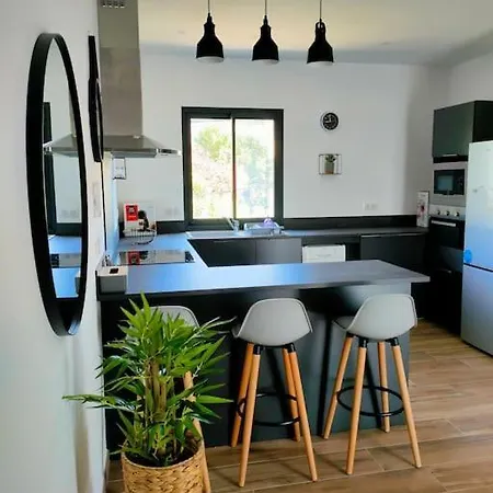 Neuf Avec Balcon Et 2 * סן פלורן