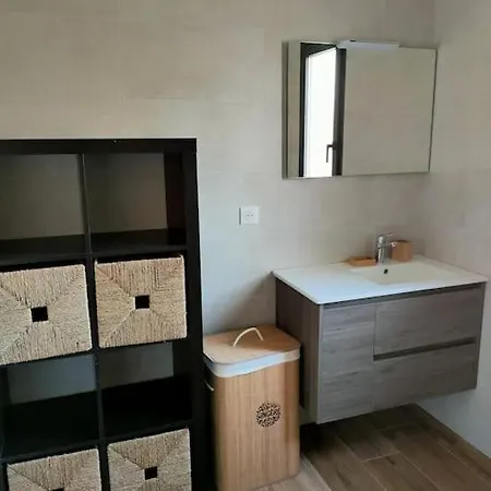 Neuf Avec Balcon Et 2 סן פלורן